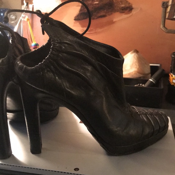 Vintage GUCCI Lambskin Sexy Back Tie Ruched Heels - Picture 11 of 11